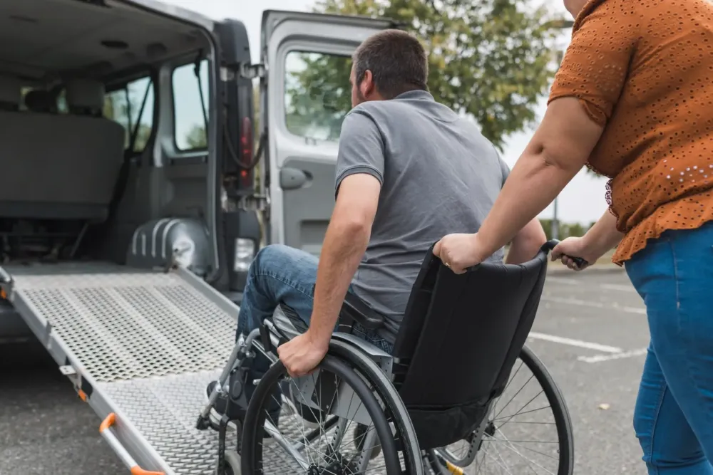 Aide aux personnes à mobilité réduite à  Pouylebon